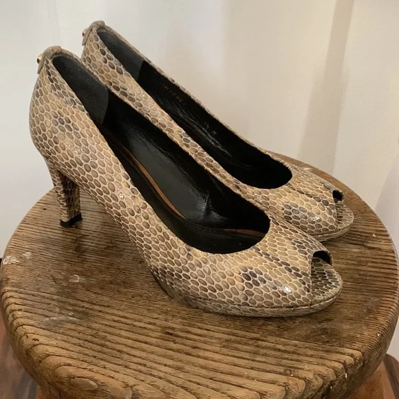Stuart Weitzman platform snake skin pump heels - Picture 12 of 12